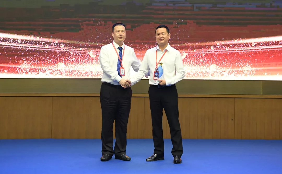 蔚蓝人物03  东果博天卢恩理，用匠心打造精品工程